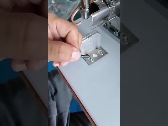 半自動USB數據線製造設備 | 小型焊接機，支援USB A/Micro/Lightning接頭