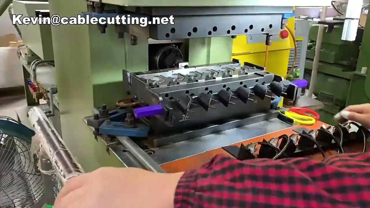 高精密塑膠電源插頭模具｜客製化射出成型模具製造