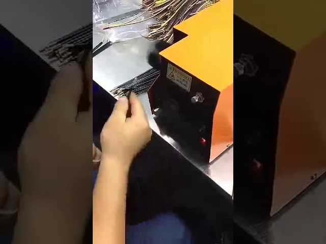 電纜屏蔽刷直線扭線機 WPM 03B｜高效自動化線束處理設備