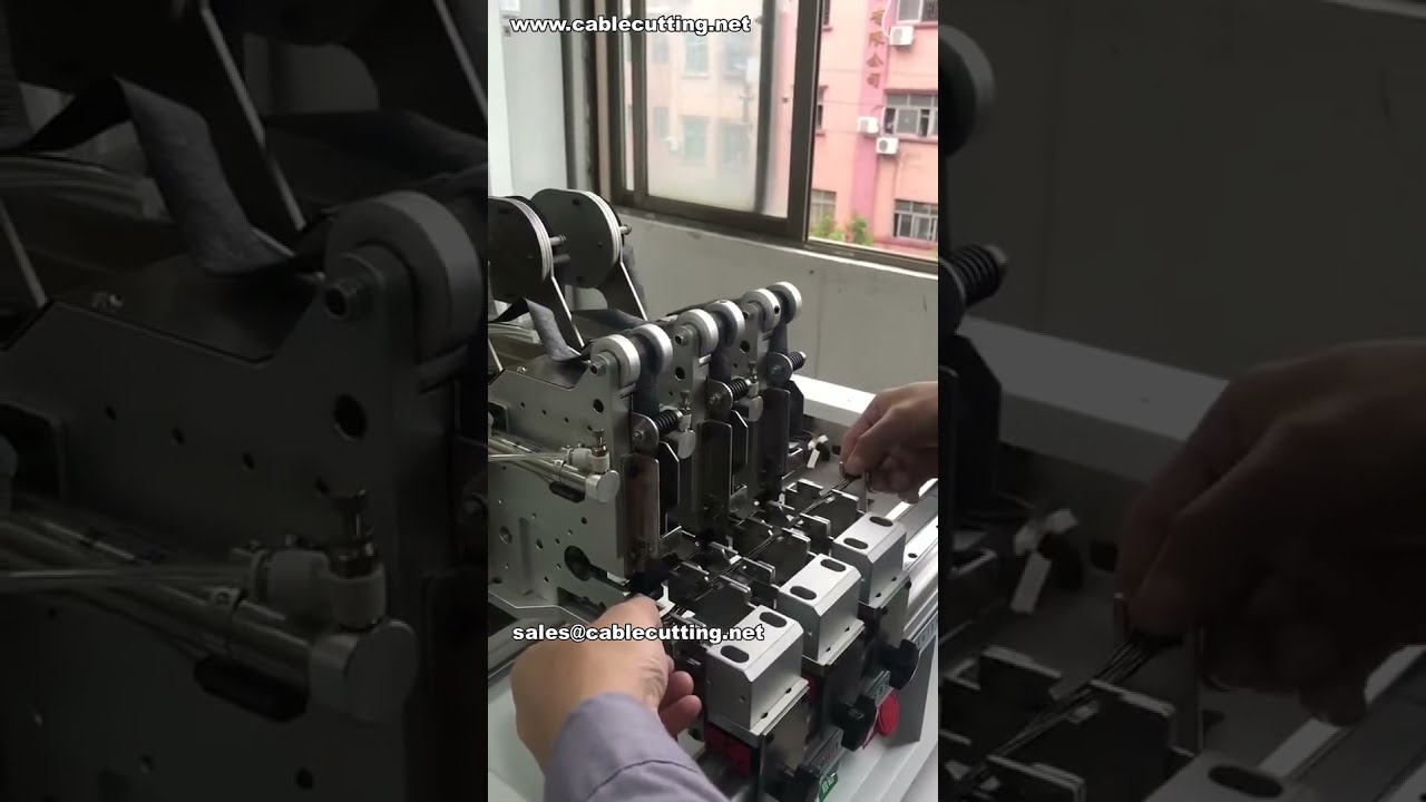 三點同步點膠帶纏繞機｜最小73mm間距，高效線束綑紮自動化