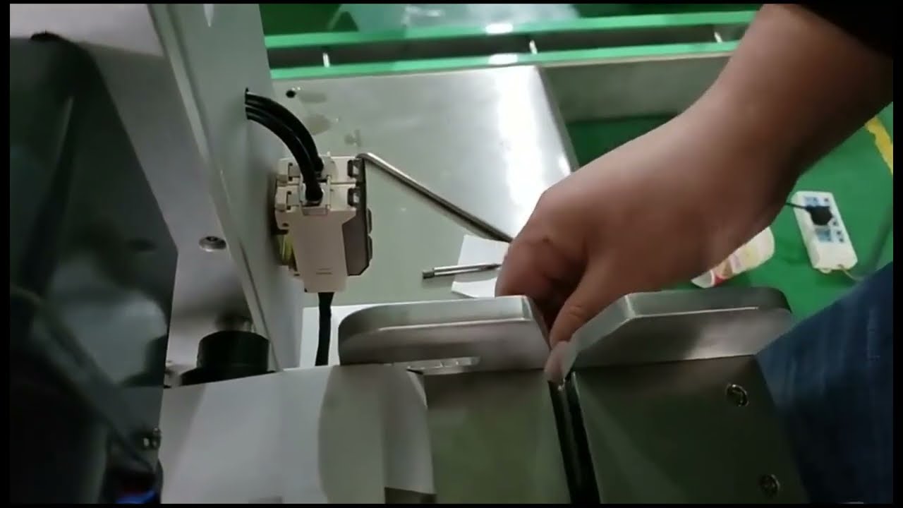 半自動貼標機｜線材與線束專用標籤貼附設備